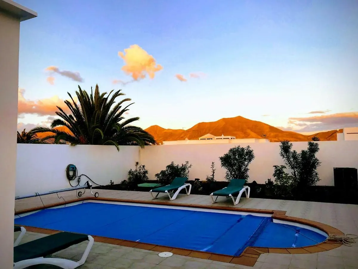 Casa Blanca Villa Arrecife